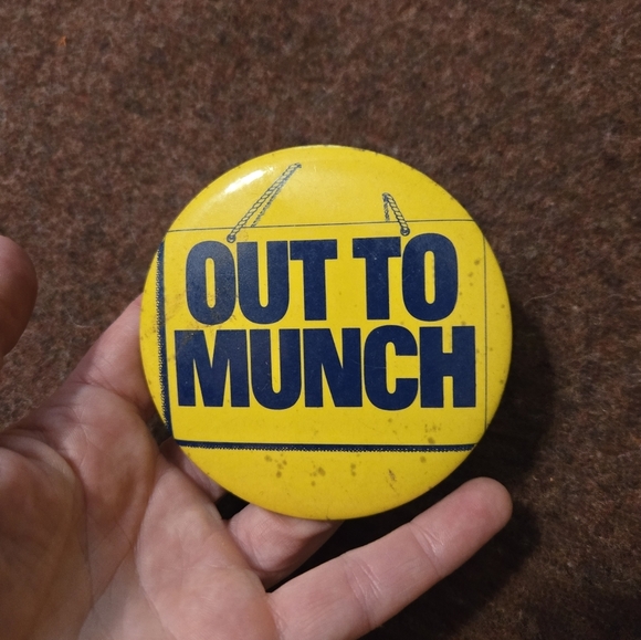 Out To Munch Button Circa 70s - Picture 1 of 3